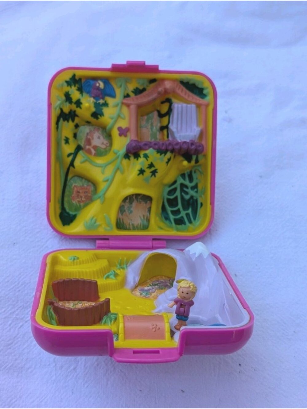 Vintage Bluebird Polly Pocket 1989 Wild Zoo World Clam Shell One Doll